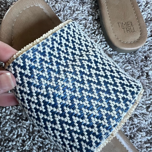 Woven Wicker Sandals - Picture 4 of 4